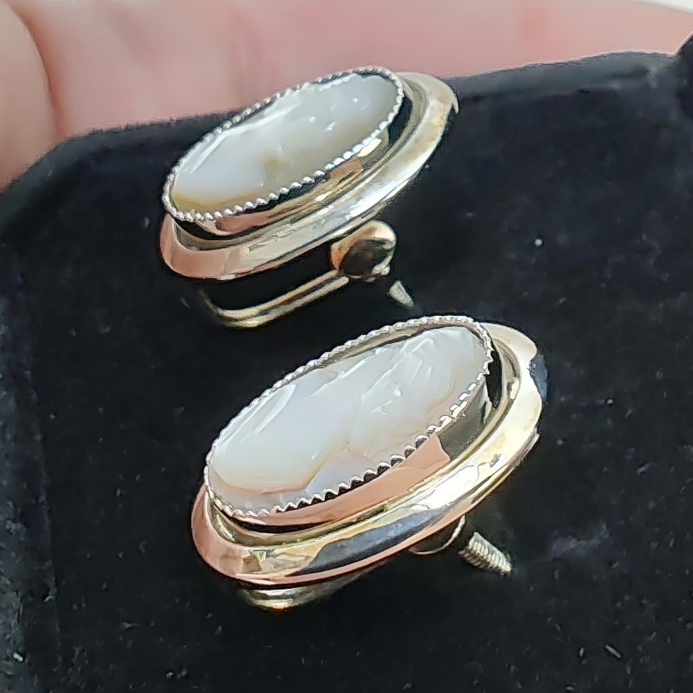 Sarah Coventry Sterling Silver 1969 Mother of Pearl Cameo Screw Back Earrings - Picture 8 of 9